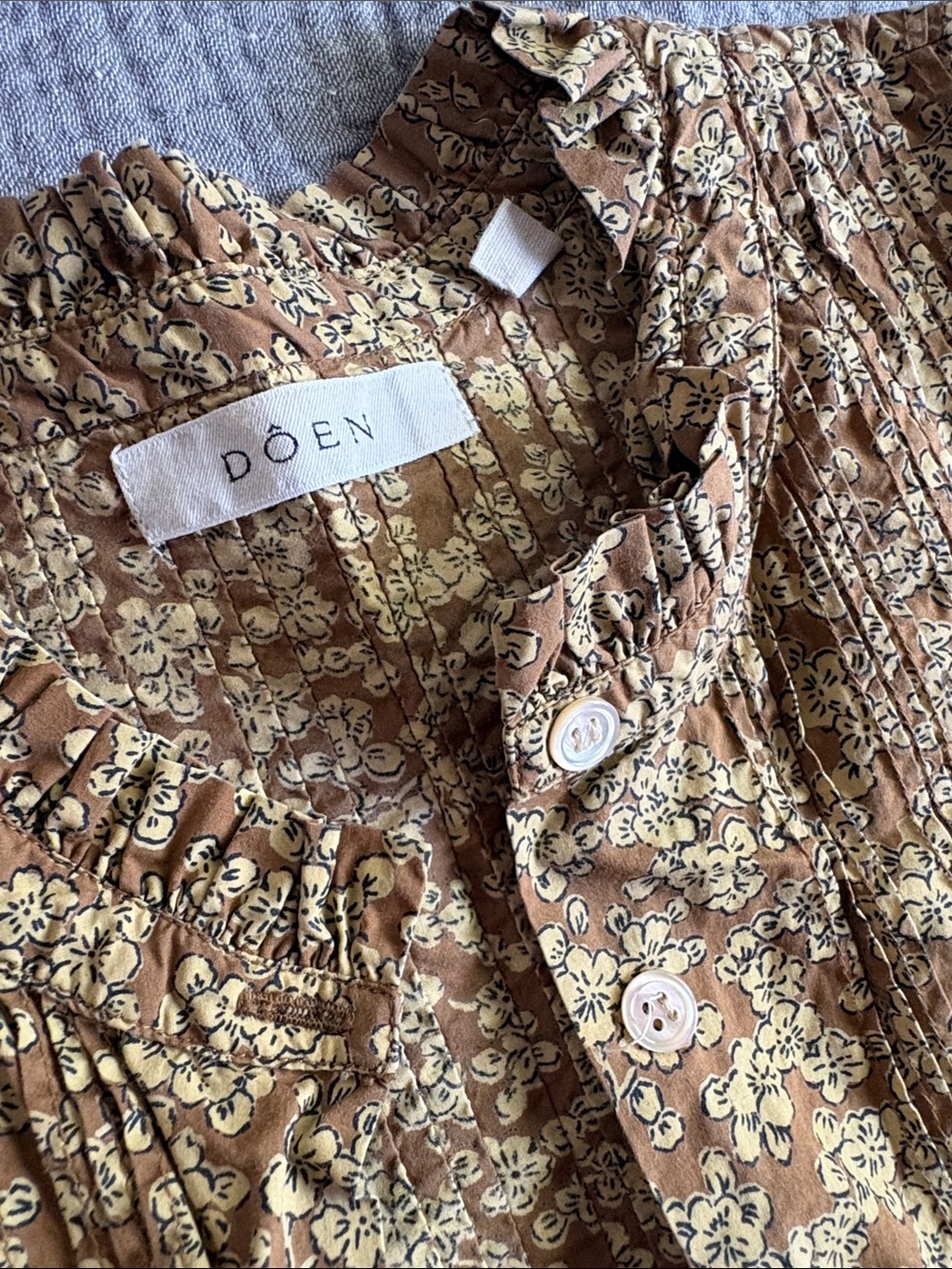 Doen Brown Floral Pintuck Ruffle Blouse - Picture 2 of 7